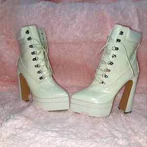 Fashion Nova Cream Platform Boots size 9